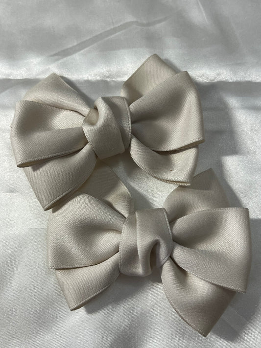 WHITE BOWS